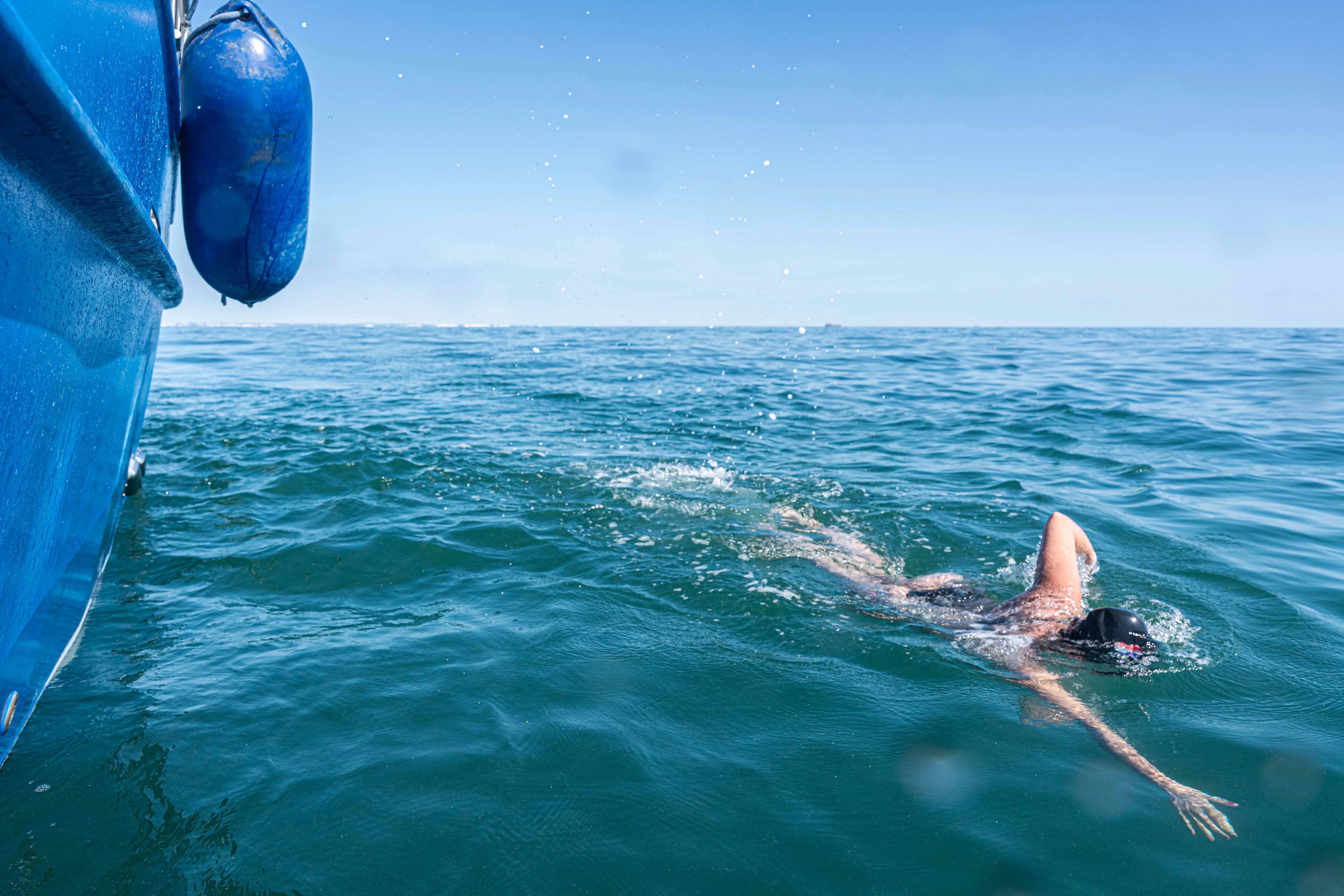 Winnifred Noorlander tijdens het zwemmen in open water